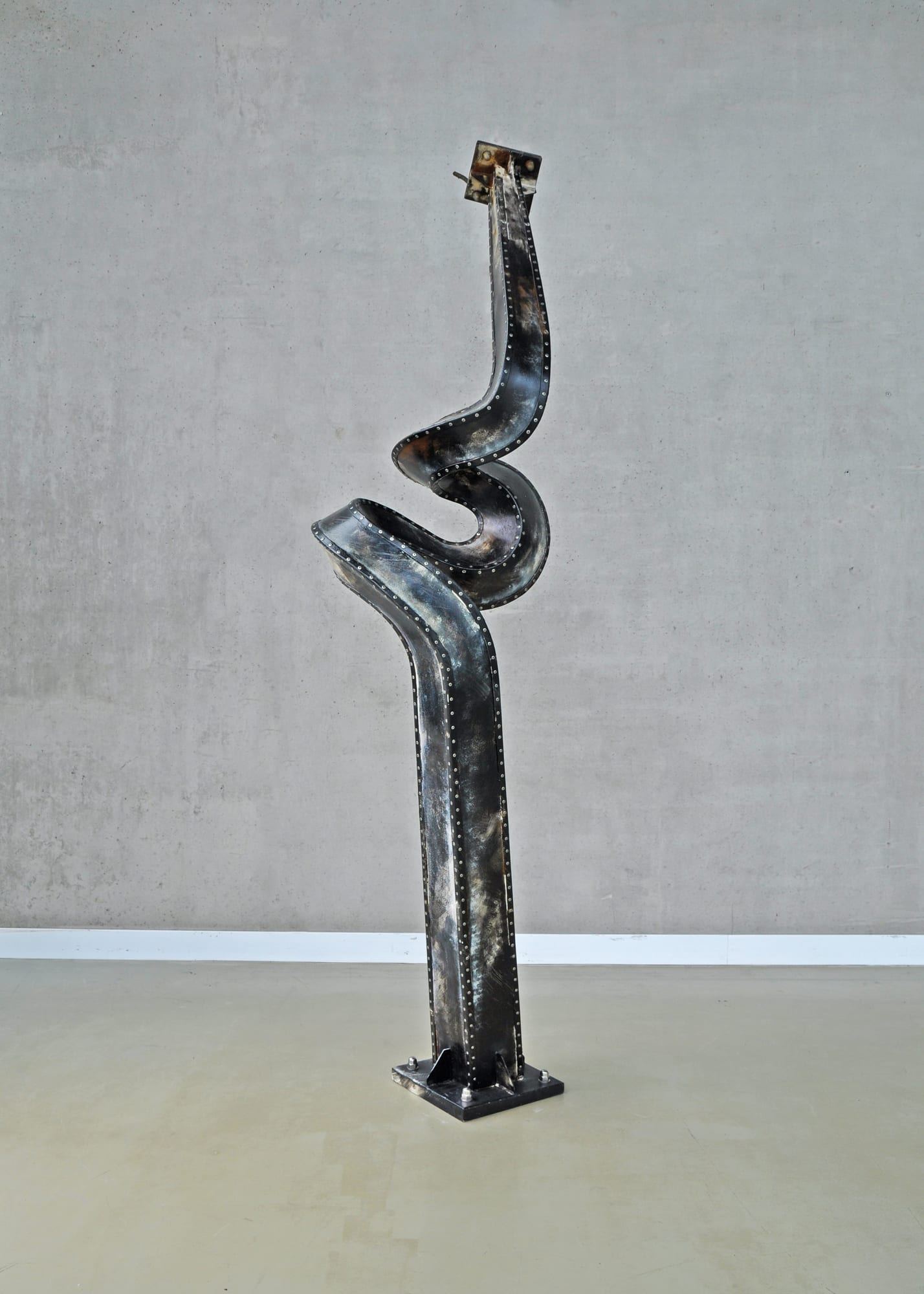 Pień, stal czarna, 260 × 120 × 80 cm — ujęcie 5