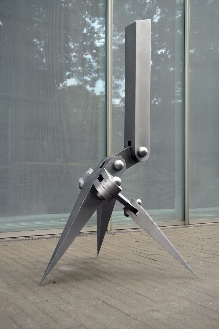 Pion, stal czarna, 2014
