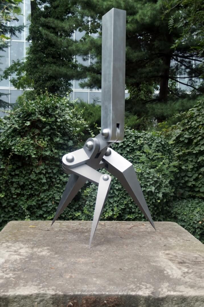 Pion, stal czarna, 175 × 105 × 105 cm — ujęcie 5