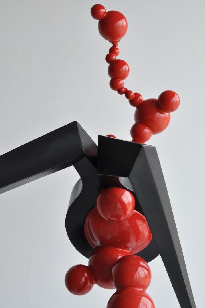 Symbioza, stal czarna, 105 × 75 × 60 cm — ujęcie 3