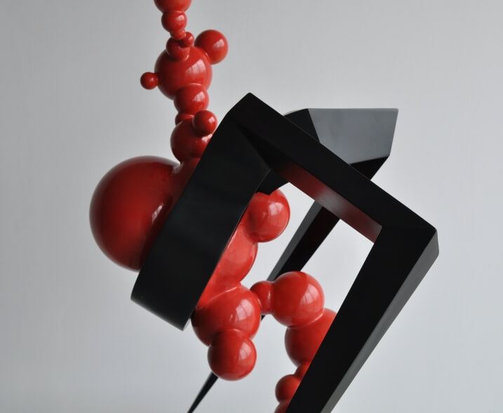 Symbioza, stal czarna, 105 × 75 × 60 cm — ujęcie 4